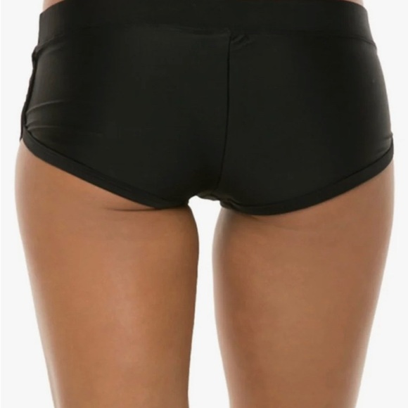 Top + Bottoms - Body Glove Bikini👙🌺✨ - Picture 2 of 4